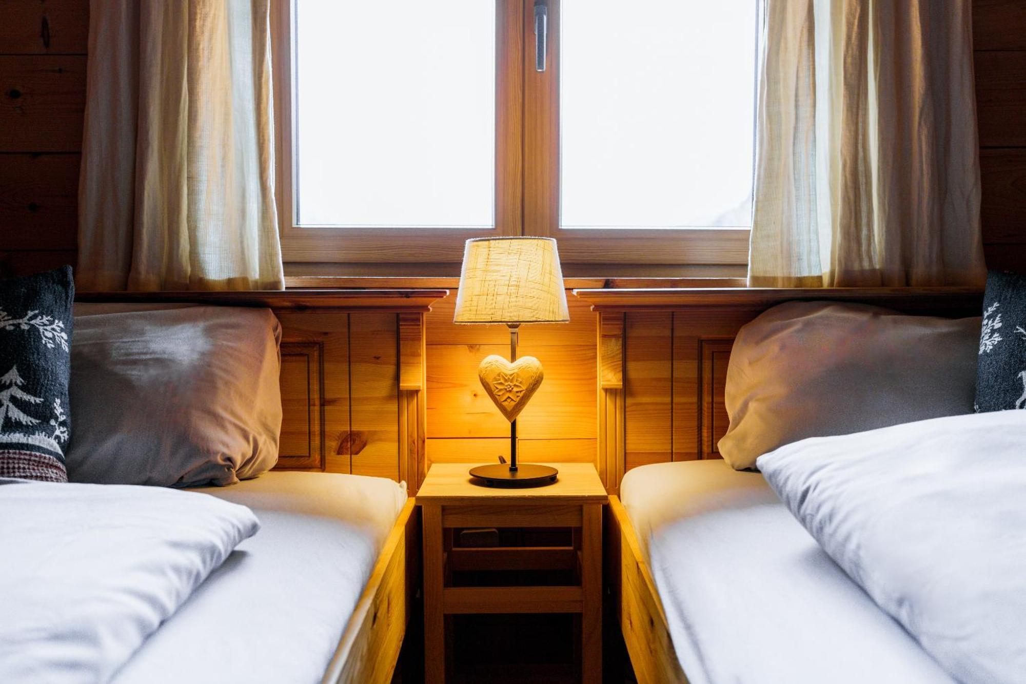 Ski-In & Ski-Out Out Chalet Maria With Amazing Mountain View Maria Alm am Steinernen Meer Quarto foto